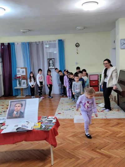 Поклон пред Апостола 18