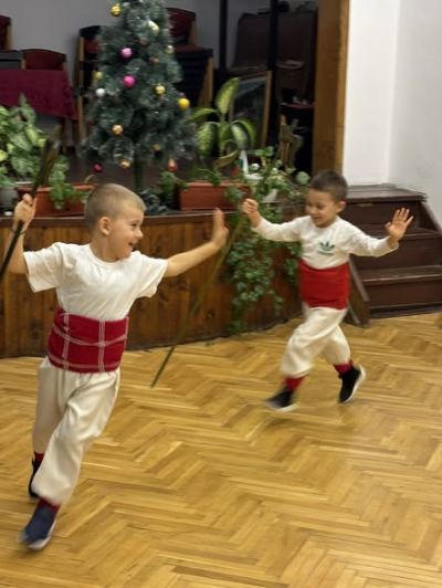 Открит урок по народни танци  4